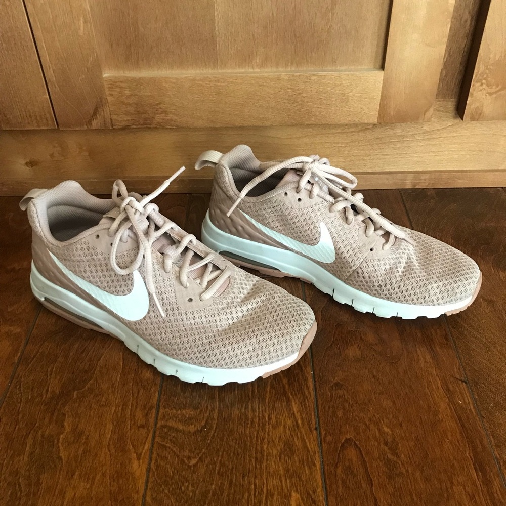 Nike Air Max Motion Light Brown Sneakers with White Details